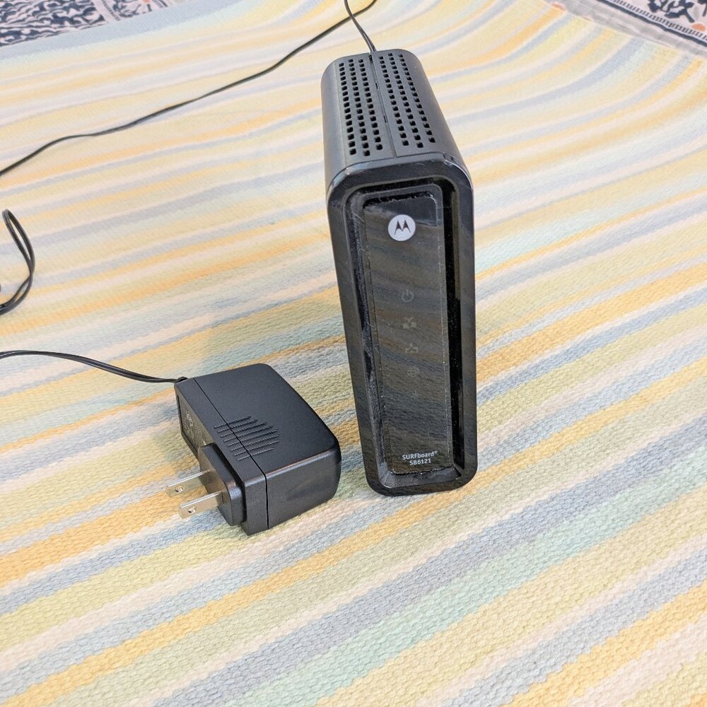 Motorola SURFboard SB6121 Modem